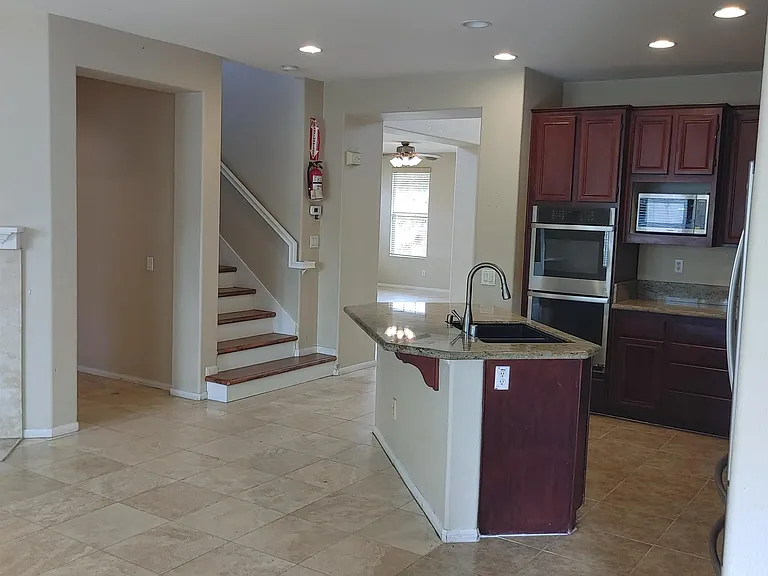 382 Edgewater Dr — Photo 6