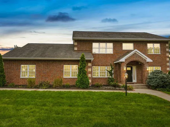 2004 Dempster Dr, Coralville, IA 52241