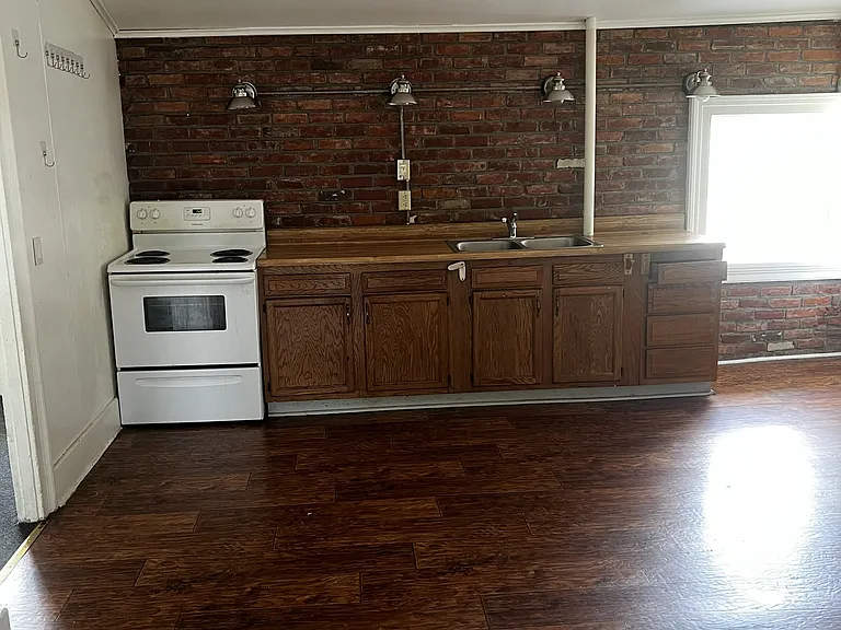 28 Frederick St #5 — Photo 4