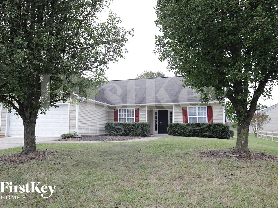 2402 Lannigan Dr