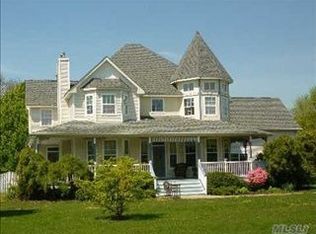 4 Clemens Ct, Bayport, NY 11715