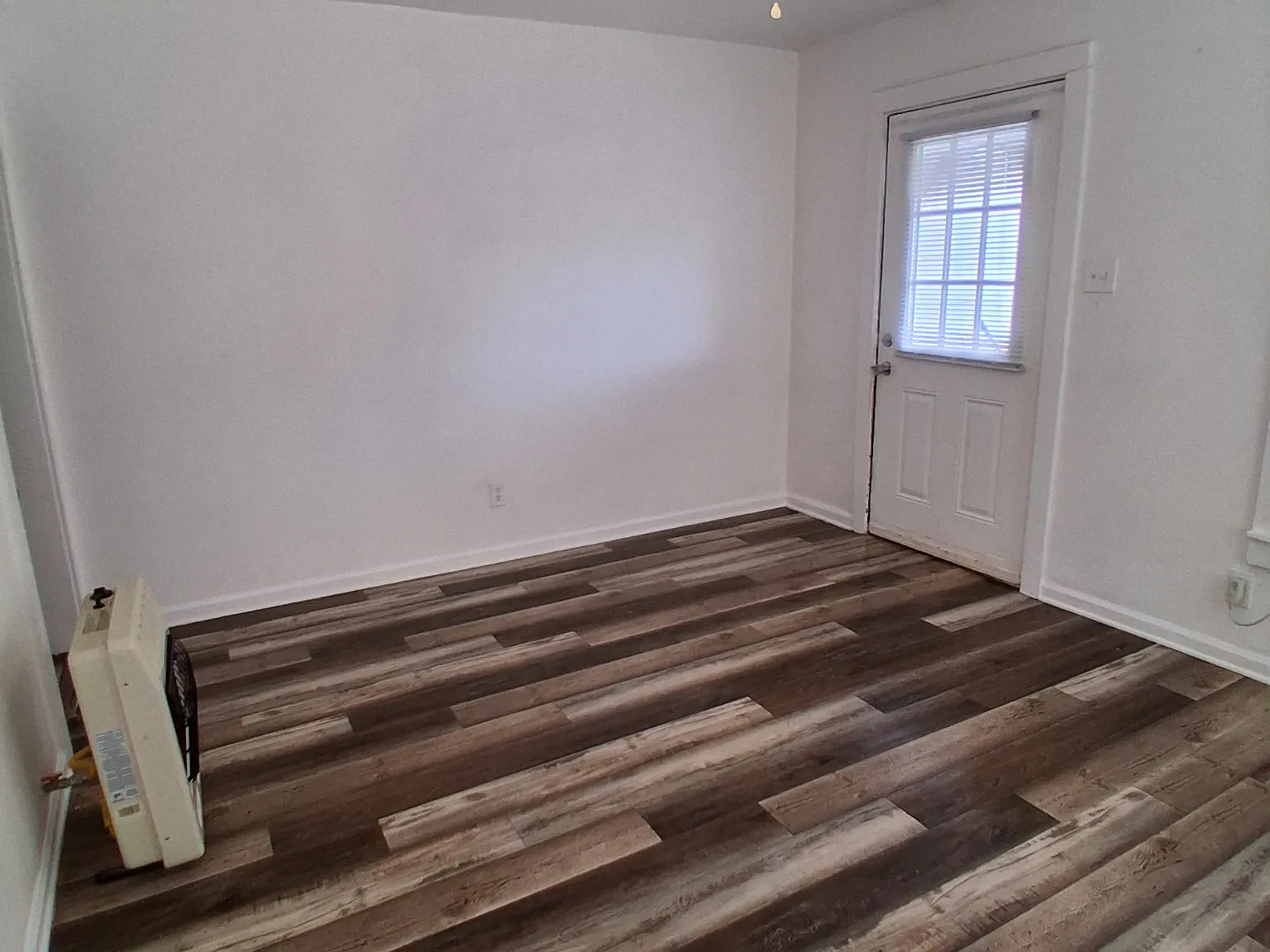 1642 Elizabeth Ave. - 1310 — Photo 2