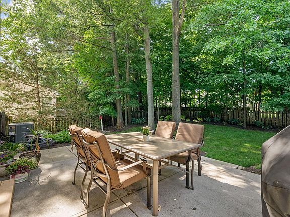 5th image of 621 Canteridge Dr