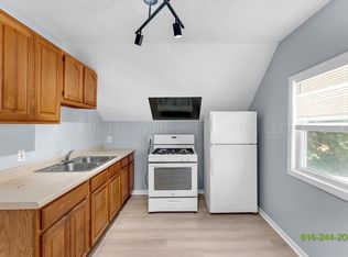 2142 Palace Ave SW, Grand Rapids, MI 49507