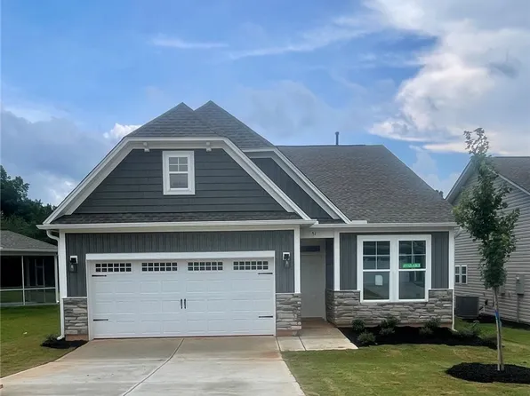 51 Halsey St, Central, SC 29630