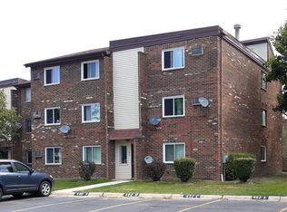 490 Pleasant Run Dr #F, Wheeling, IL 60090