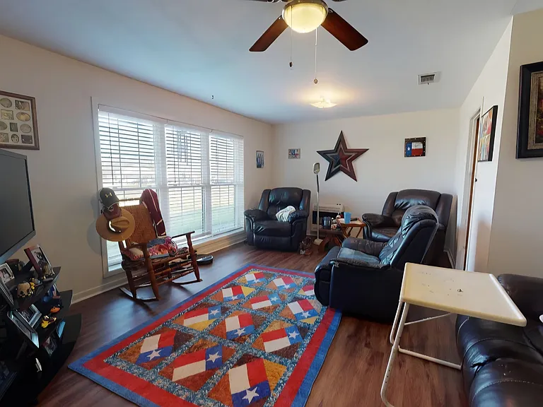 511 Park Dr — Photo 7