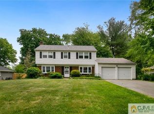 37 Grayson Ln, Manalapan, NJ 07726