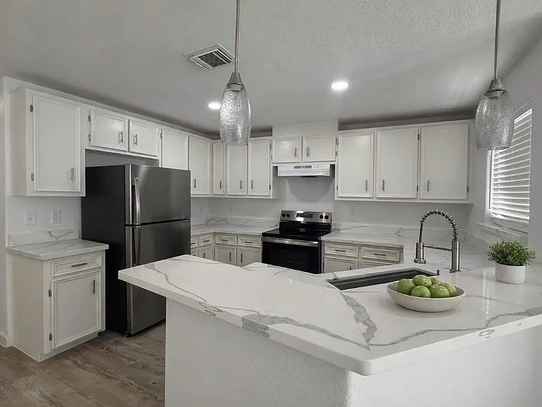 3114 Bolt St — Photo 3