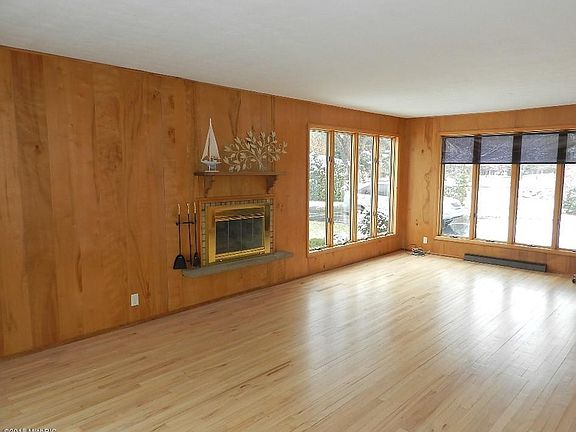 2nd image of 2392 Shoreham Dr