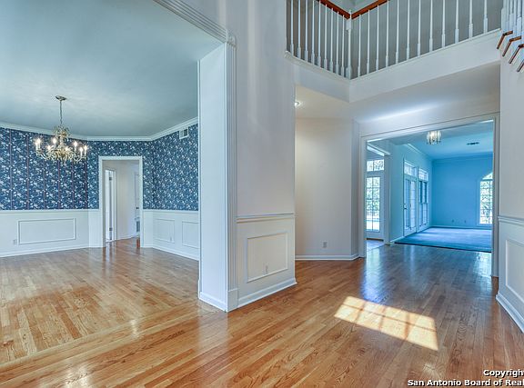 3rd image of 9512 Majestic Oak Cir