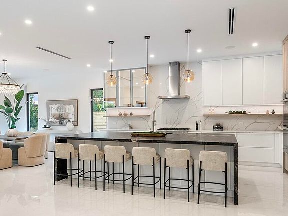 3rd image of 451 NW 7th Avenue