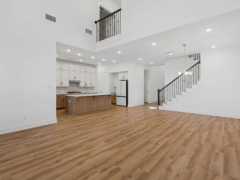 1905 Rhea Ct — Photo 7