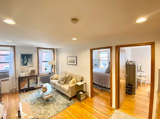 Rented by REAL New York | media 214