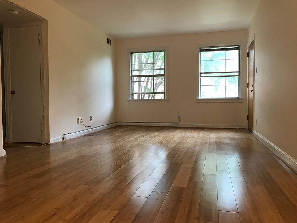 1st image of 2707 Arlington Blvd APT 102