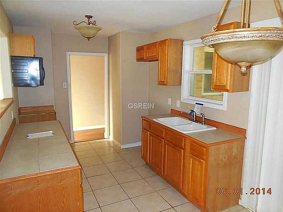 4th image of 4827 Longfellow Dr