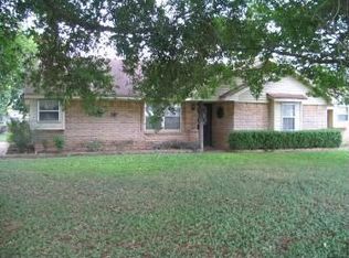 571 NW Loop 230, Smithville, TX 78957