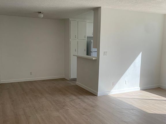 3rd image of 952 Maltman Ave #108