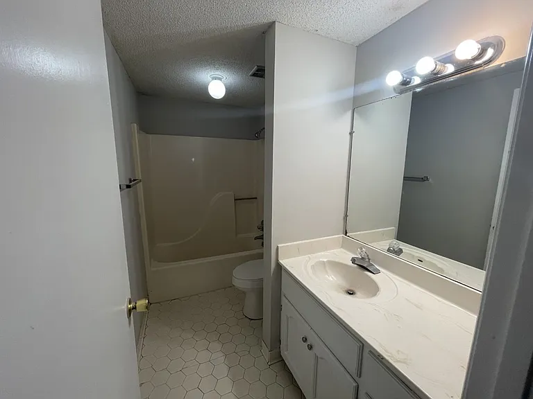 2505 W Broad St #224 — Photo 11