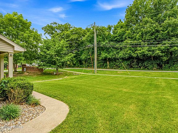 5th image of 8727 Cedar Creek Rd