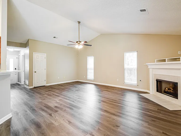 8153 Green Valley Cv — Photo 5