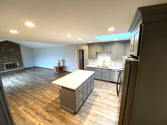 4th image of 14748 Sprucecreek Ln