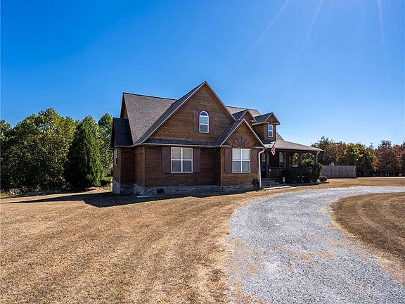 3rd image of 42 Deer Lake Dr