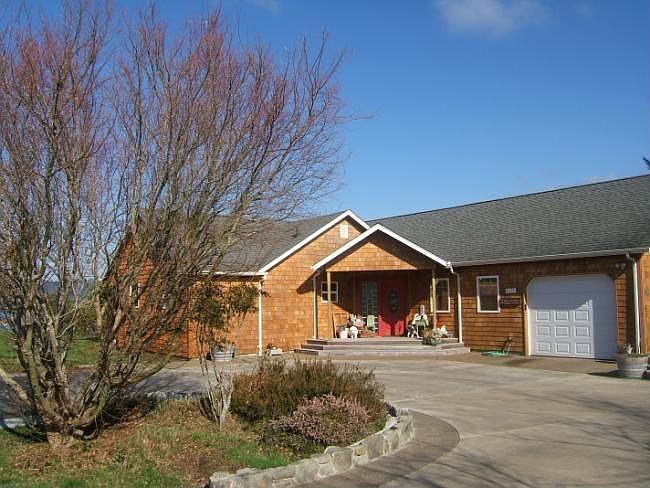 2nd image of 1175 SE Blue Spruce Ln