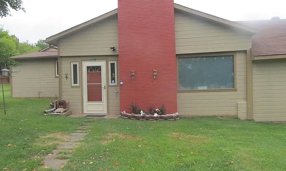 1st image of 906 W North St
