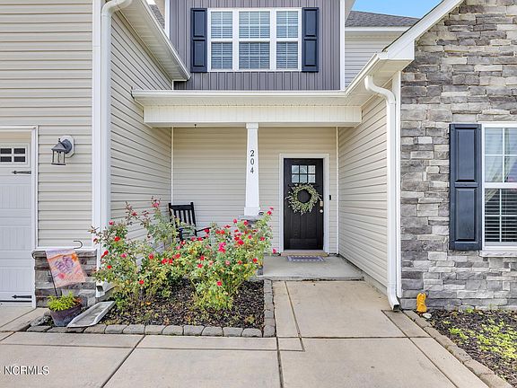 3rd image of 204 Wood House Drive