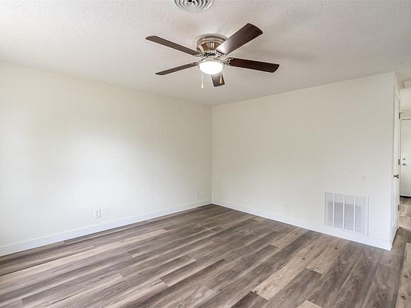 3rd image of 1519 Cross St
