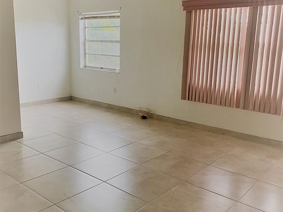 2nd image of 115 Bentley Dr #8