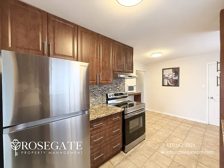 7 Gemshaw Cres #1 — Photo 2