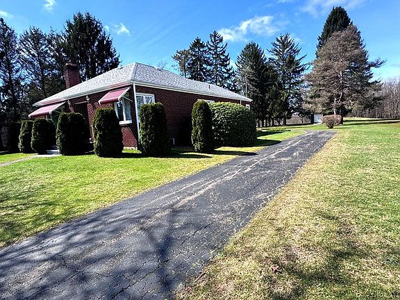 3rd image of 976 Halyday Run Rd