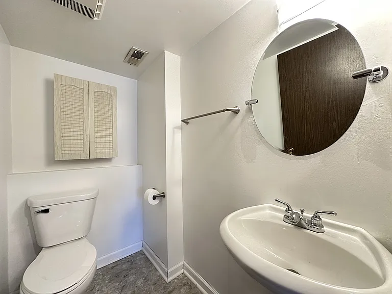 Allemong Dr — Photo 19