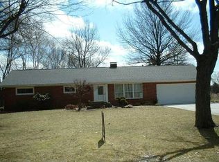 943 Country Club Dr, Fostoria, OH 44830