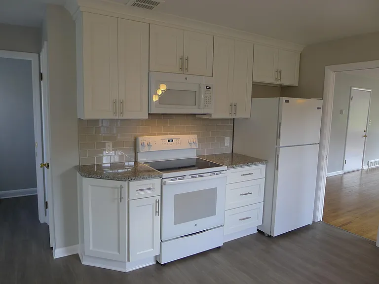 3006 Warrensville Center Rd #UP — Photo 7