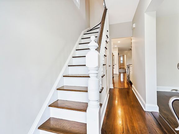 3rd image of 62 Lafayette Pl