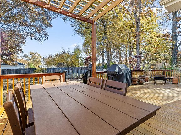 3rd image of 2940 Chimney Lake Cir