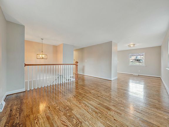 2nd image of 2923 Creekwood Dr