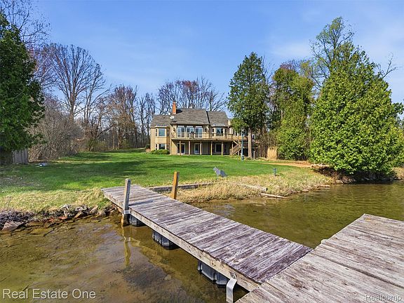 2nd image of 9990 Sashabaw Rd