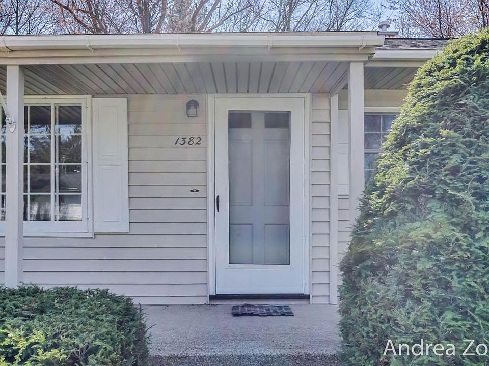 1st image of 1382 Katrina Dr SE