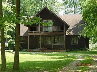 9141 Lake Rd, Grosse Ile, MI 48138