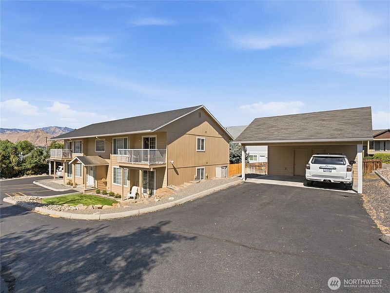 4th image of 1011 D N Baker Avenue #D