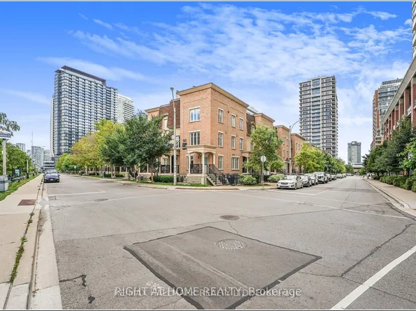 50 Western Battery Rd #914, Toronto, ON M6K 3P1