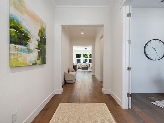 4th image of 215 Pheasant Court
