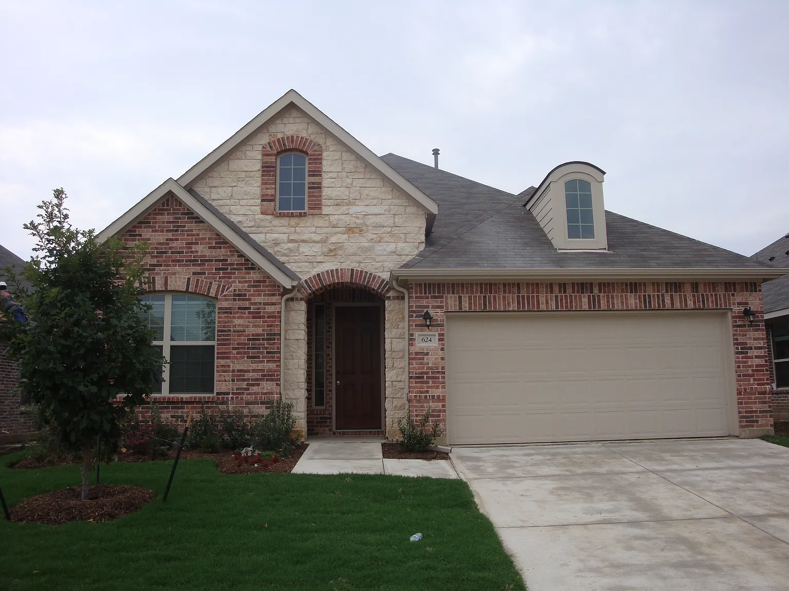 4 bed, 2041 sqft, $2,700 — Photo 1