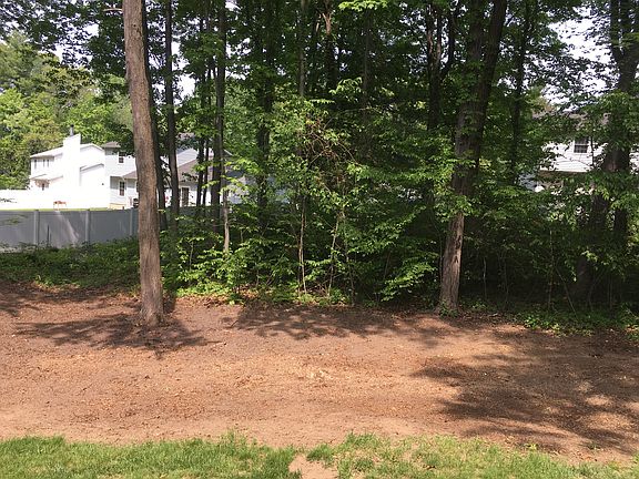 4th image of 12 Esopus Dr
