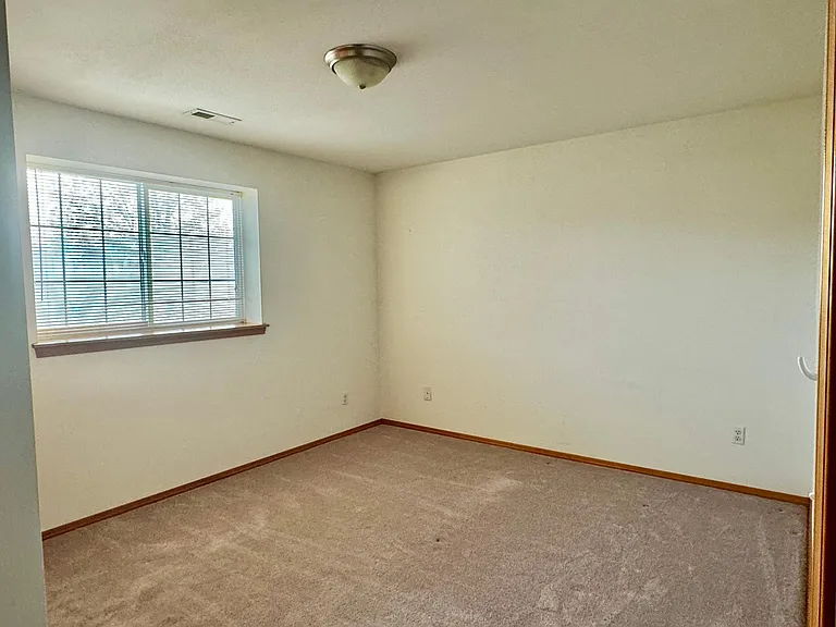 623 E Euclid Ave — Photo 21