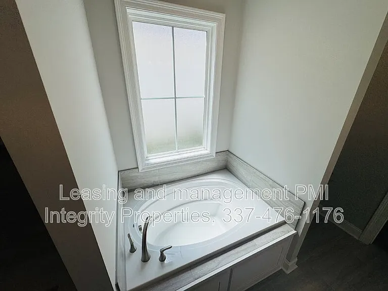 113 Oak Village Dr — Photo 26